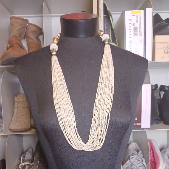 Jewelry - Vintage Elegant Beaded Necklace